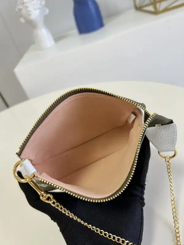 First bag ru LOUIS VUITTON MINI POCHETTE ACCESSOIRES