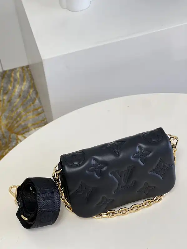 First bag ru LOUIS VUITTON WALLET ON STRAP BUBBLEGRAM