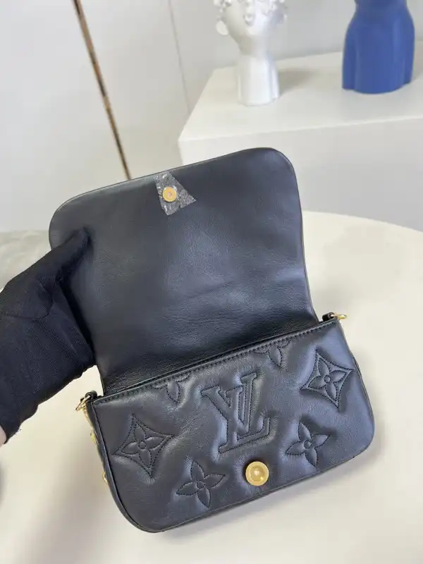 Frstbag ru LOUIS VUITTON WALLET ON STRAP BUBBLEGRAM