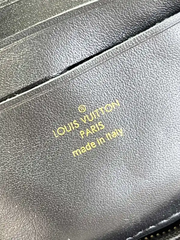 First bag ru LOUIS VUITTON WALLET ON STRAP BUBBLEGRAM