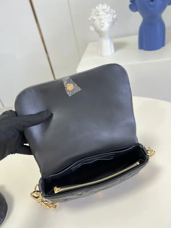 First bag ru LOUIS VUITTON WALLET ON STRAP BUBBLEGRAM