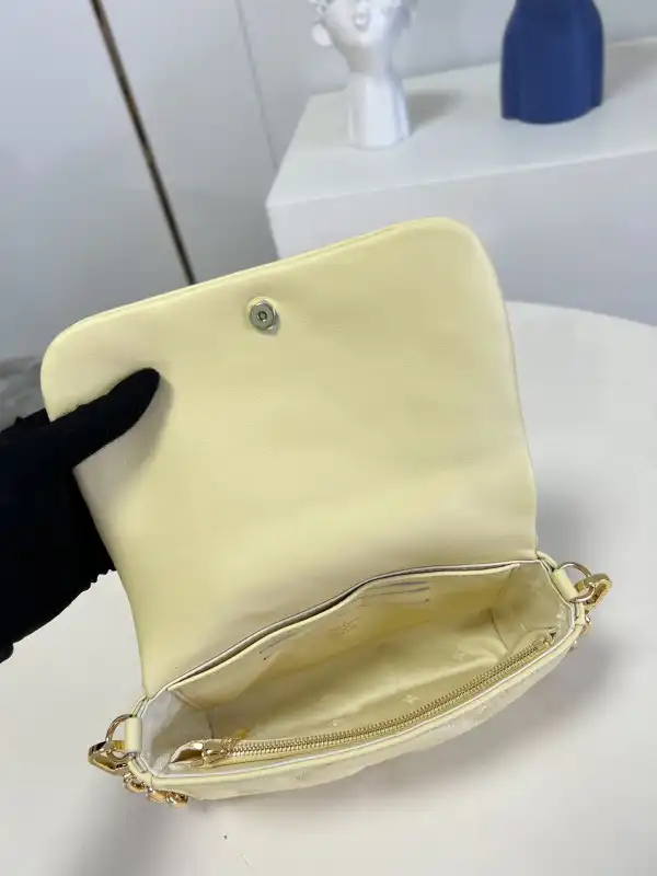 Frstbag ru LOUIS VUITTON WALLET ON STRAP BUBBLEGRAM