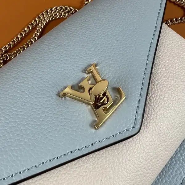 First bag ru LOUIS VUITTON MYLOCKME CHAIN POCHETTE