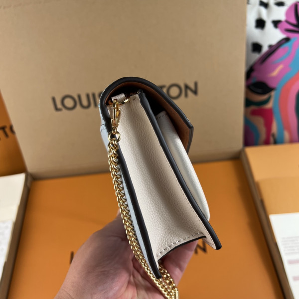 HOT SALE LOUIS VUITTON MYLOCKME CHAIN POCHETTE