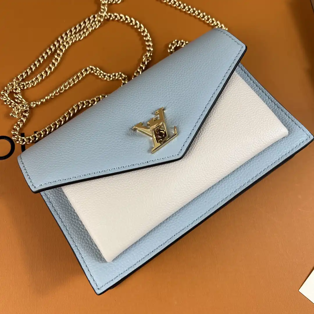 First bag ru LOUIS VUITTON MYLOCKME CHAIN POCHETTE