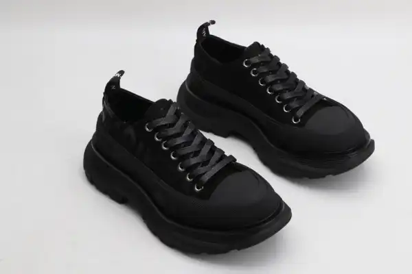 Yupoo bagsoffer ALEXANDER MCQUEEN Tread Slick Lace Up