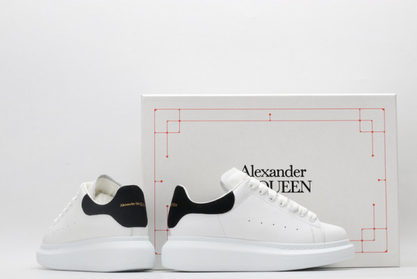 HOT SALE ALEXANDER MCQUEEN Oversized Sneaker