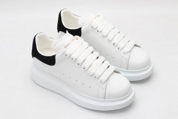 HOT SALE ALEXANDER MCQUEEN Oversized Sneaker