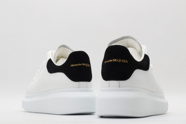 HOT SALE ALEXANDER MCQUEEN Oversized Sneaker