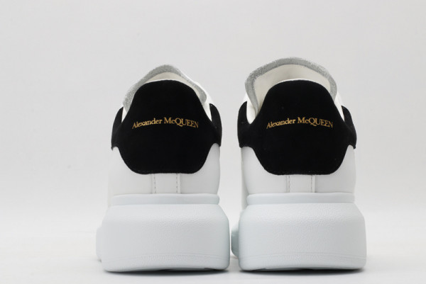 HOT SALE ALEXANDER MCQUEEN Oversized Sneaker