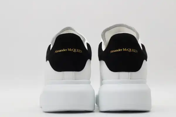 Yupoo bagsoffer ALEXANDER MCQUEEN Oversized Sneaker