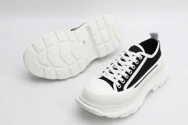 Yupoo bagsoffer ALEXANDER MCQUEEN Tread Slick Lace Up