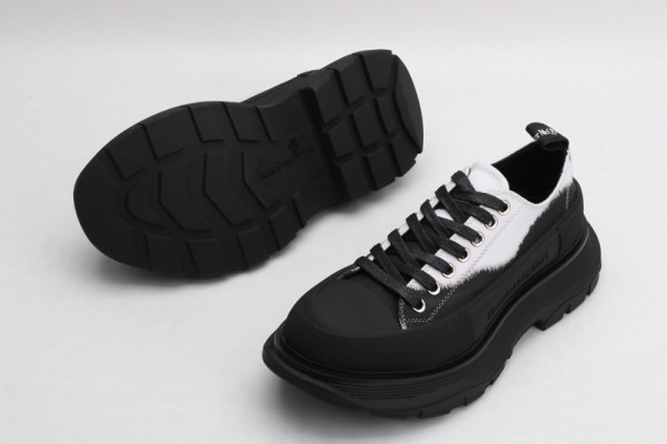 HOT SALE ALEXANDER MCQUEEN Tread Slick Lace Up