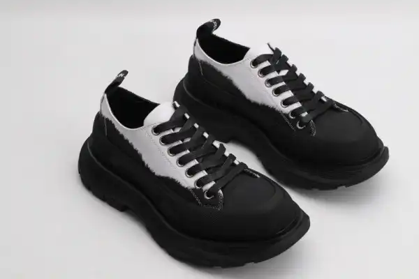 Yupoo bagsoffer ALEXANDER MCQUEEN Tread Slick Lace Up