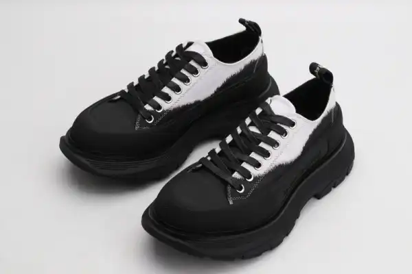 Yupoo bagsoffer ALEXANDER MCQUEEN Tread Slick Lace Up