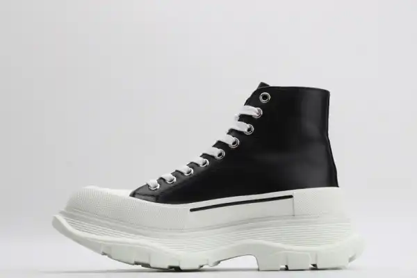 Bagsoffer ALEXANDER MCQUEEN Tread Slick Boot