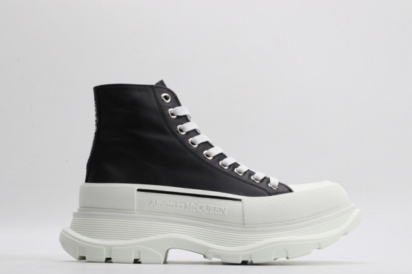 HOT SALE ALEXANDER MCQUEEN Tread Slick Boot