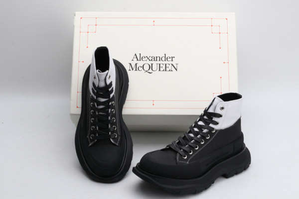 HOT SALE ALEXANDER MCQUEEN Tread Slick Boot