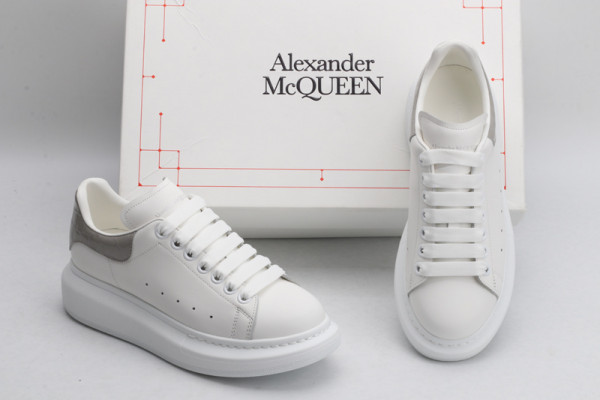 HOT SALE ALEXANDER MCQUEEN Oversized Sneaker