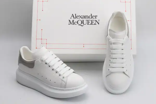 Bagsoffer yupoo ALEXANDER MCQUEEN Oversized Sneaker