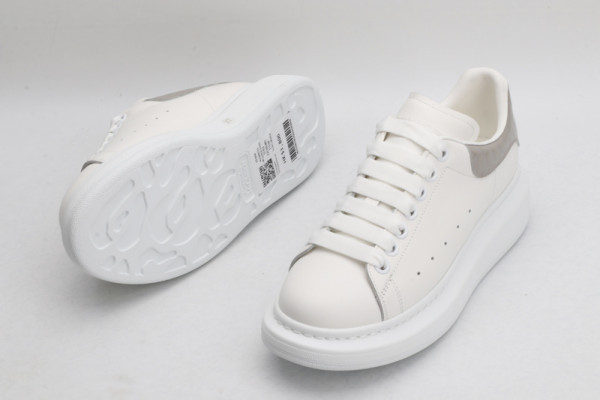 HOT SALE ALEXANDER MCQUEEN Oversized Sneaker