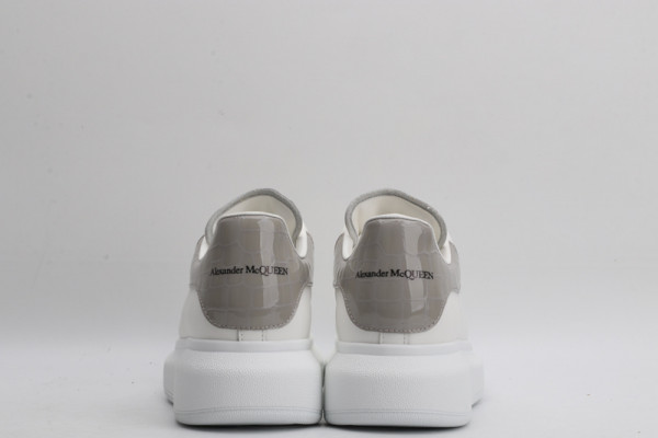 HOT SALE ALEXANDER MCQUEEN Oversized Sneaker