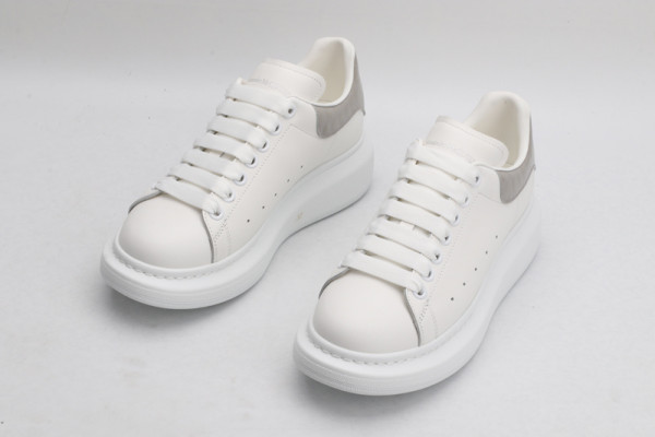 HOT SALE ALEXANDER MCQUEEN Oversized Sneaker