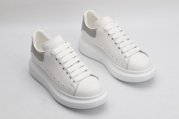 HOT SALE ALEXANDER MCQUEEN Oversized Sneaker