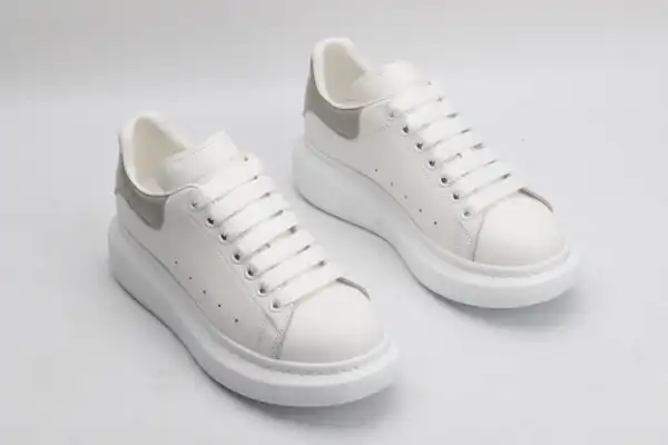 Bagsoffer yupoo ALEXANDER MCQUEEN Oversized Sneaker