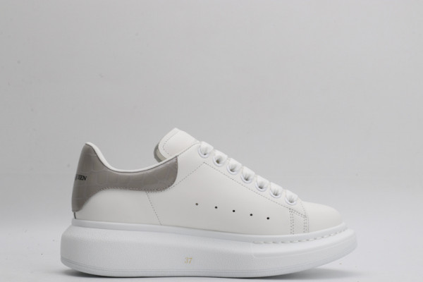 HOT SALE ALEXANDER MCQUEEN Oversized Sneaker