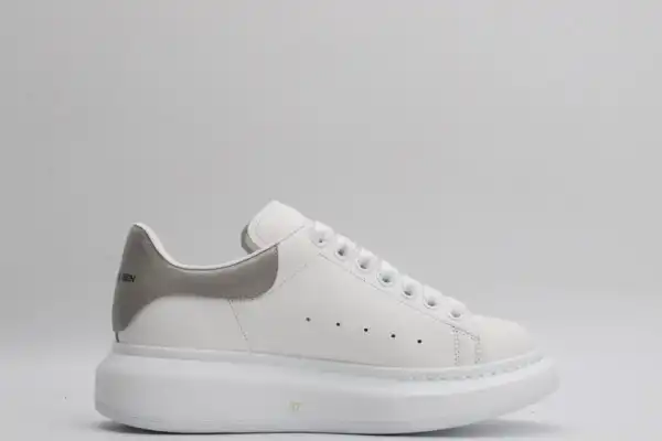 First bag ru ALEXANDER MCQUEEN Oversized Sneaker