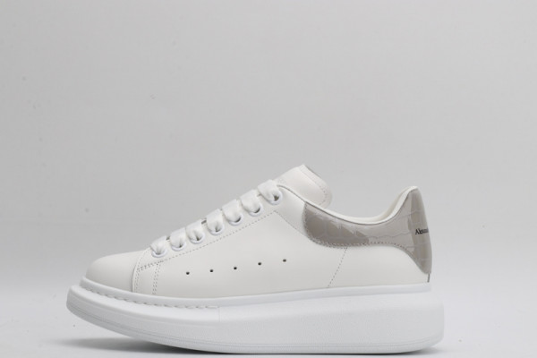 HOT SALE ALEXANDER MCQUEEN Oversized Sneaker