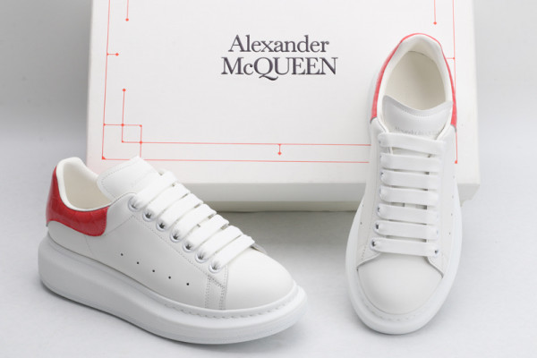 HOT SALE ALEXANDER MCQUEEN Oversized Sneaker