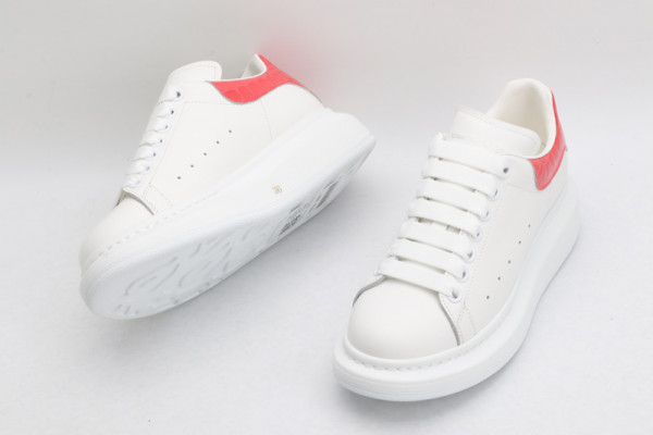 HOT SALE ALEXANDER MCQUEEN Oversized Sneaker