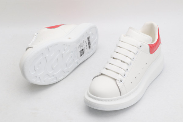 HOT SALE ALEXANDER MCQUEEN Oversized Sneaker