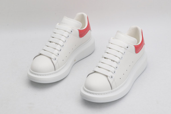 HOT SALE ALEXANDER MCQUEEN Oversized Sneaker