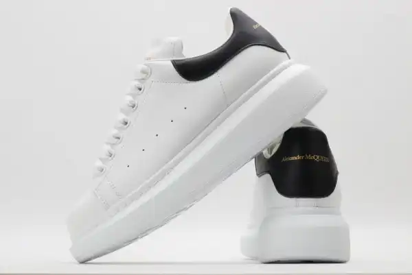 ALEXANDER MCQUEEN Oversized Sneaker