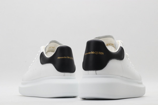 HOT SALE ALEXANDER MCQUEEN Oversized Sneaker