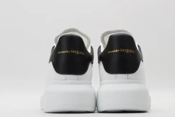 First bag ru ALEXANDER MCQUEEN Oversized Sneaker