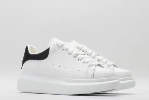 First bag ru ALEXANDER MCQUEEN Oversized Sneaker