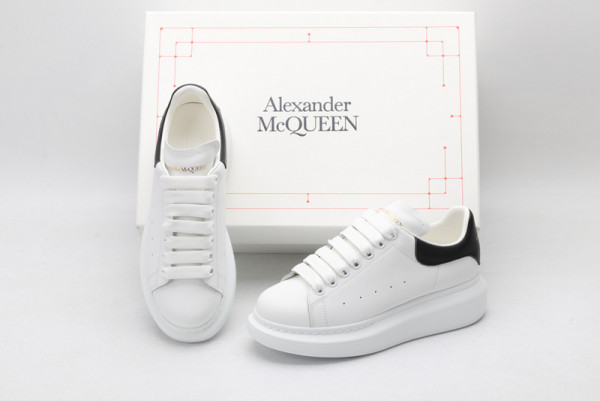 HOT SALE ALEXANDER MCQUEEN Oversized Sneaker