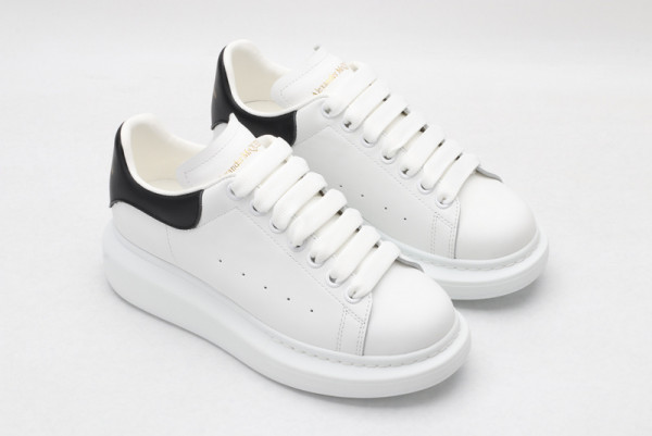 HOT SALE ALEXANDER MCQUEEN Oversized Sneaker