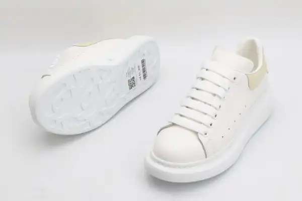 First Bag Ru ALEXANDER MCQUEEN Oversized Sneaker