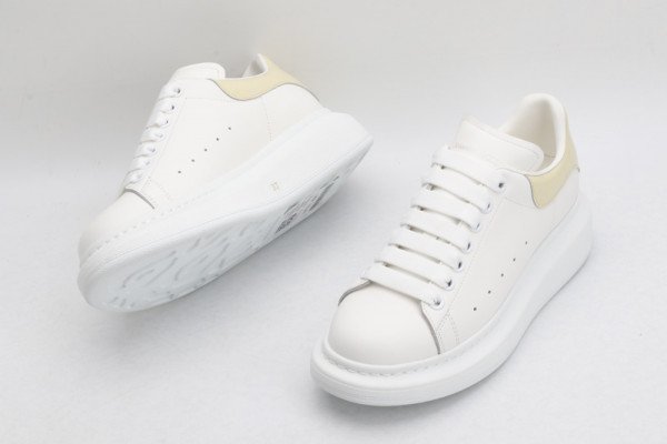 HOT SALE ALEXANDER MCQUEEN Oversized Sneaker