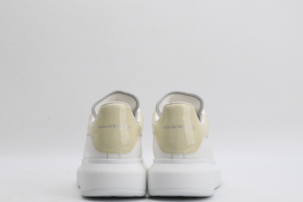 HOT SALE ALEXANDER MCQUEEN Oversized Sneaker