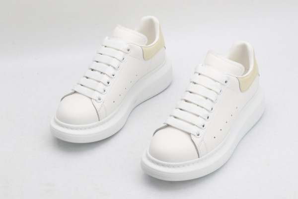 HOT SALE ALEXANDER MCQUEEN Oversized Sneaker