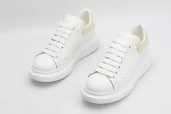 First bag ru ALEXANDER MCQUEEN Oversized Sneaker