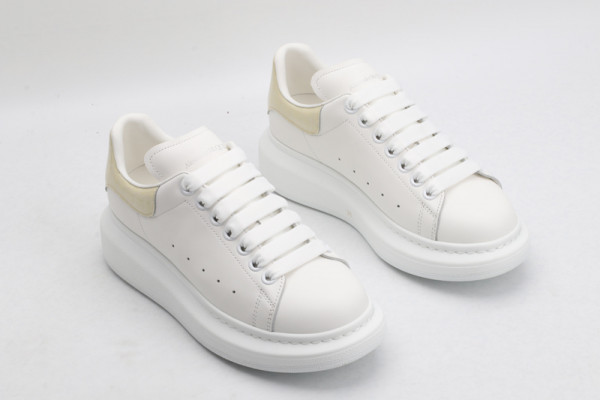 HOT SALE ALEXANDER MCQUEEN Oversized Sneaker