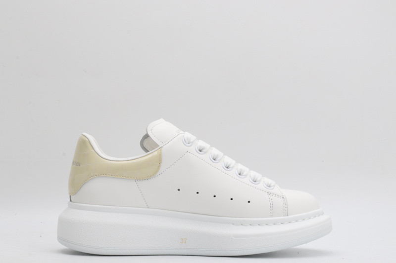 HOT SALE ALEXANDER MCQUEEN Oversized Sneaker