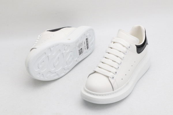 HOT SALE ALEXANDER MCQUEEN Oversized Sneaker